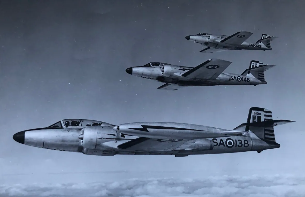 Cf-100 bomber airplanes