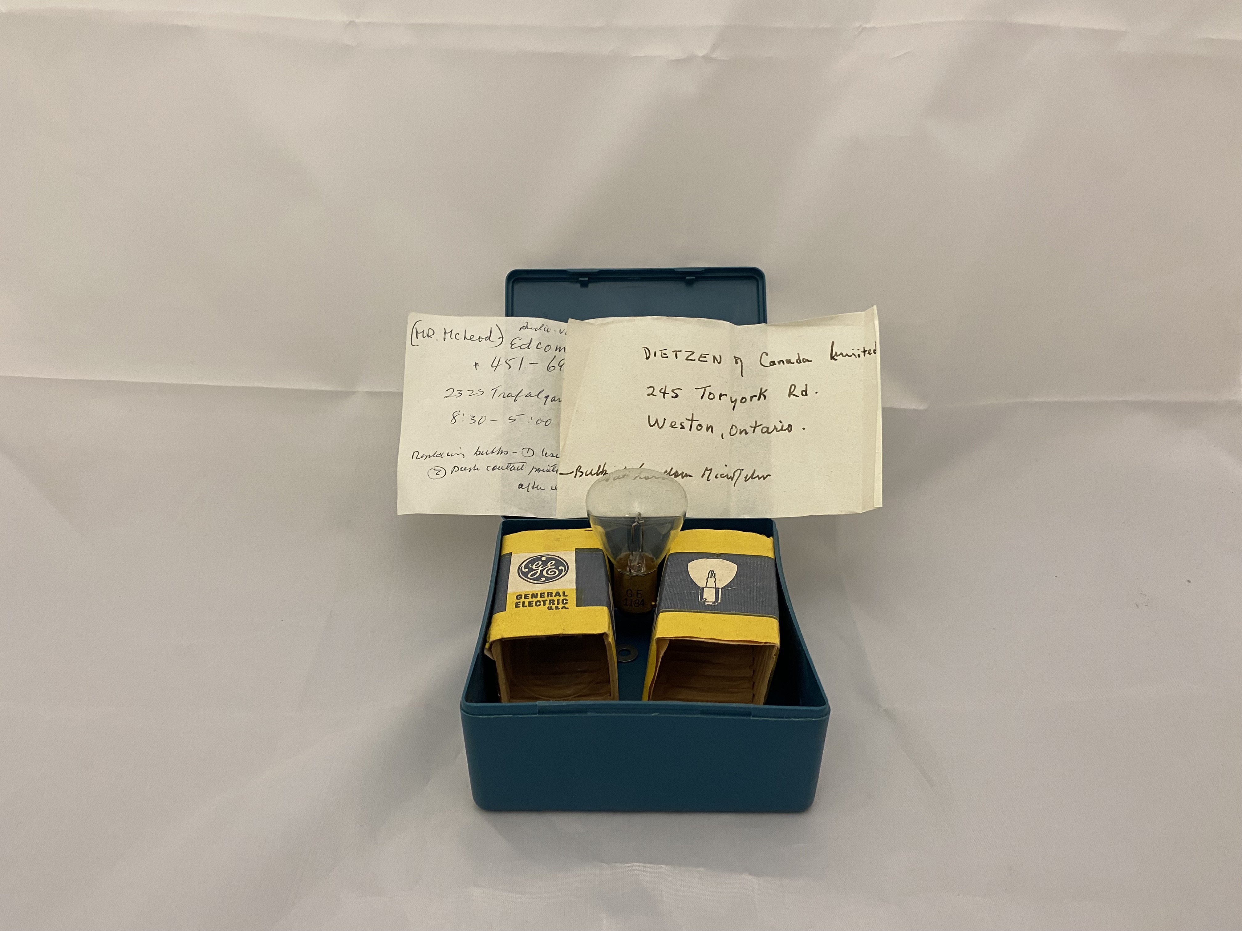 Lightbulb case